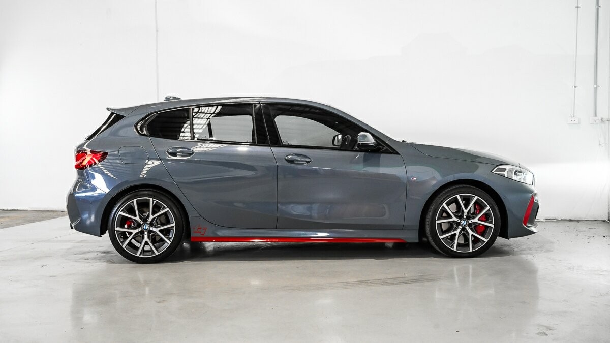 BMW 1 Series image 3