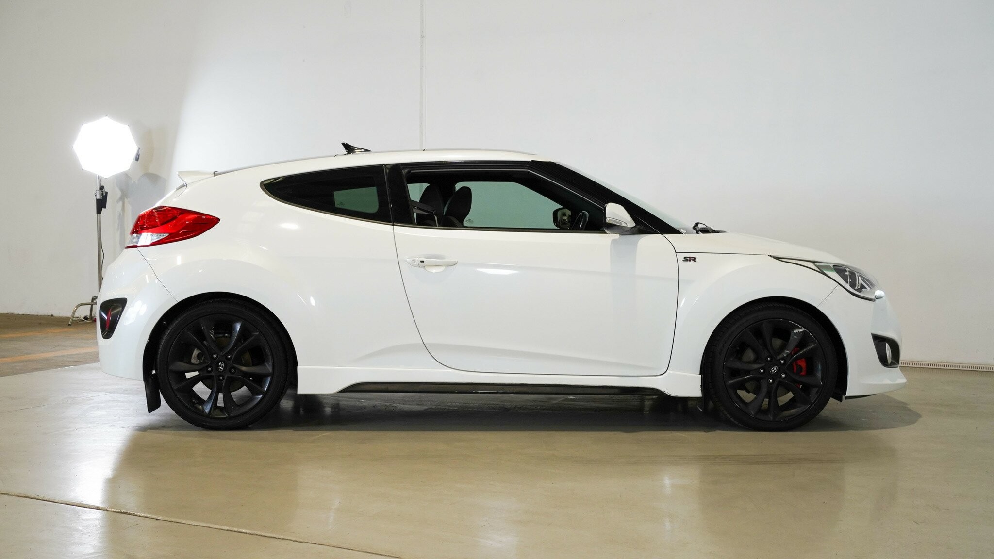 Hyundai Veloster image 3