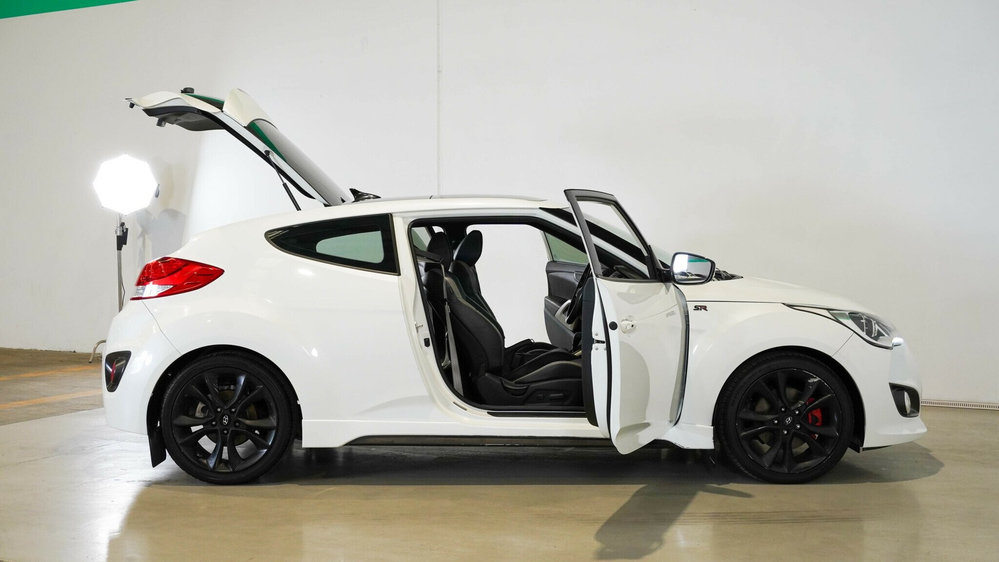 Hyundai Veloster image 4