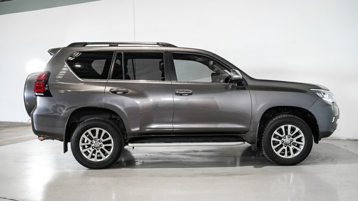 Toyota Landcruiser Prado image 3