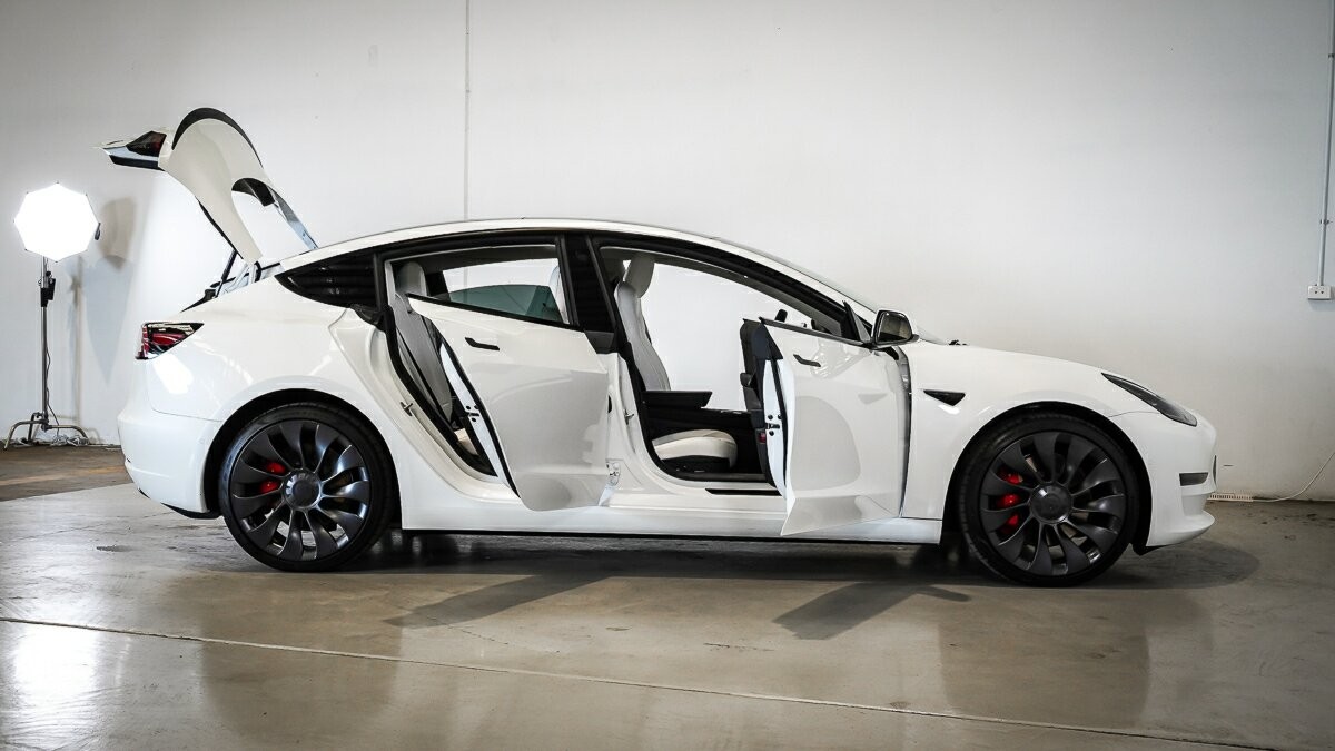 Tesla Model 3 image 4