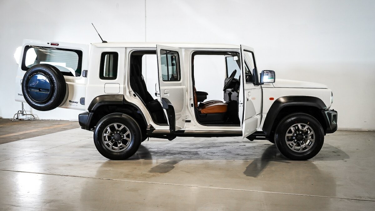 Suzuki Jimny image 4