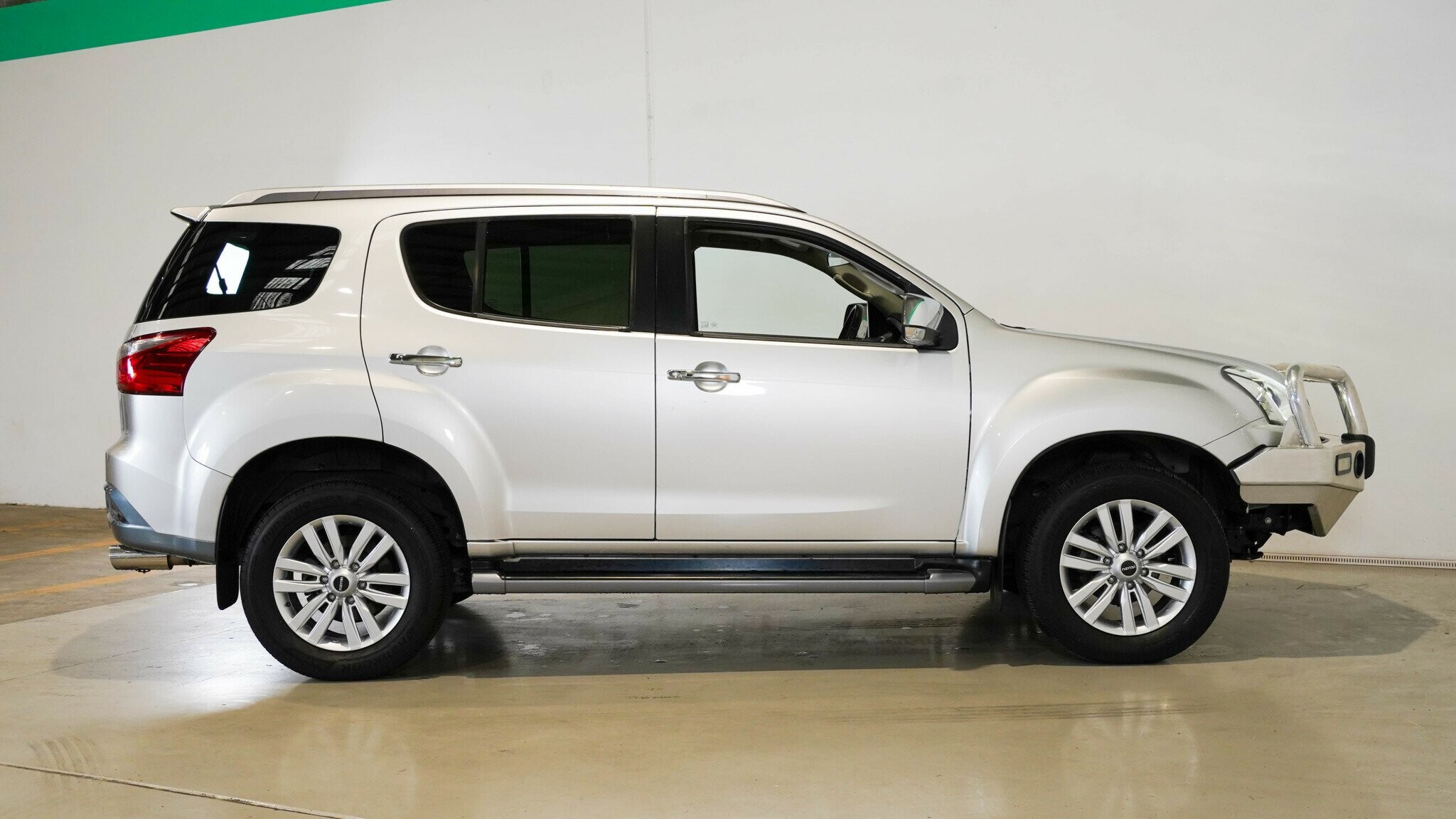 Isuzu Mu-x image 3