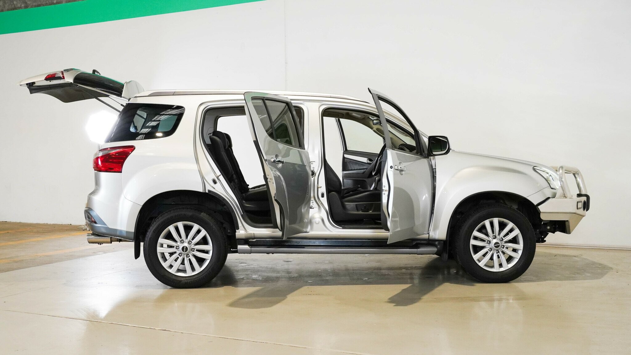 Isuzu Mu-x image 4