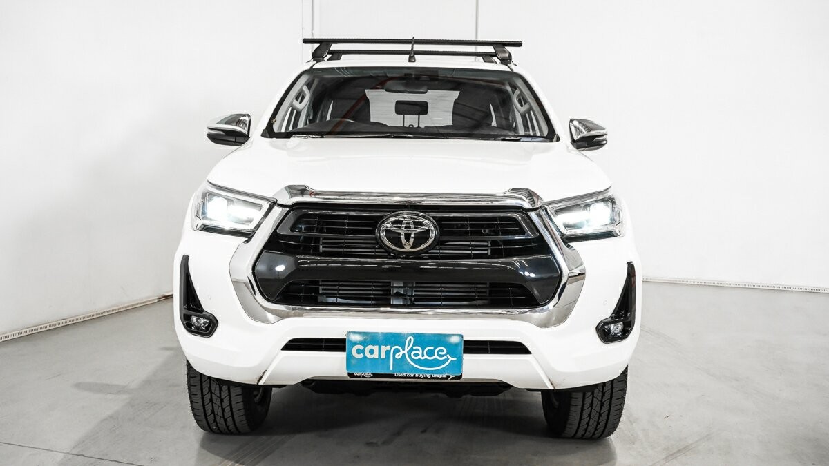 Toyota Hilux image 2