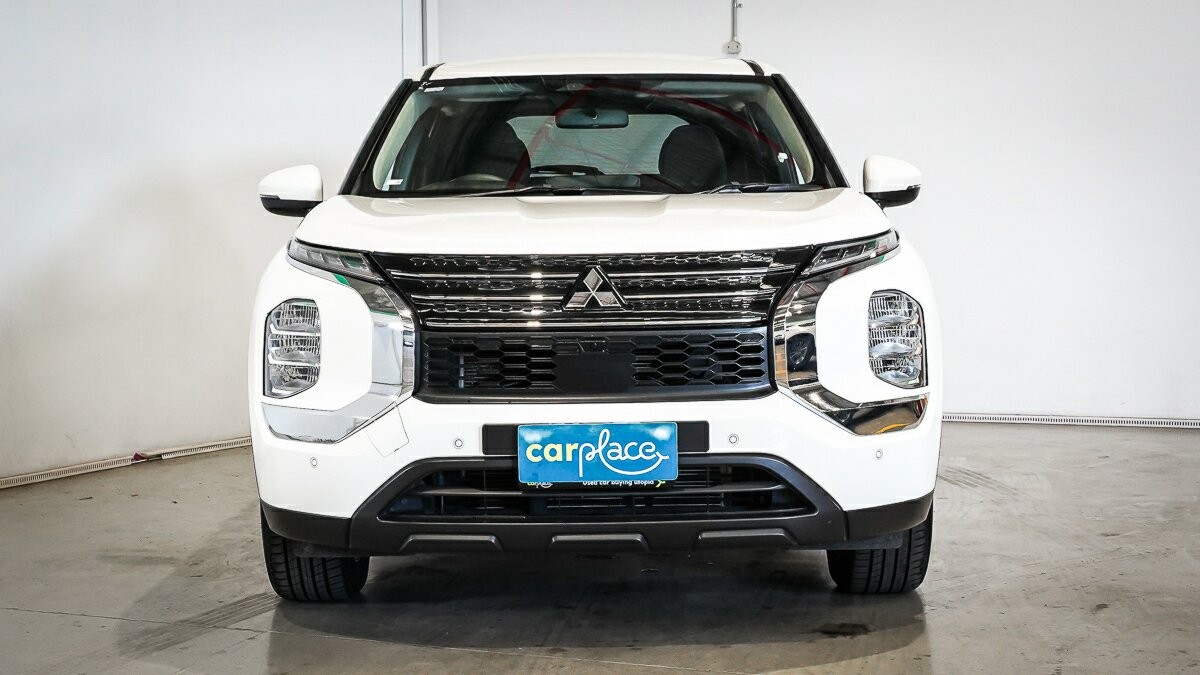 Mitsubishi Outlander image 2