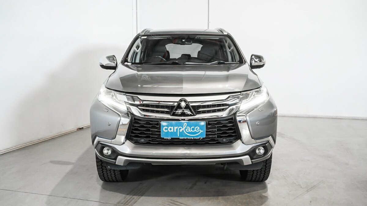 Mitsubishi Pajero Sport image 2