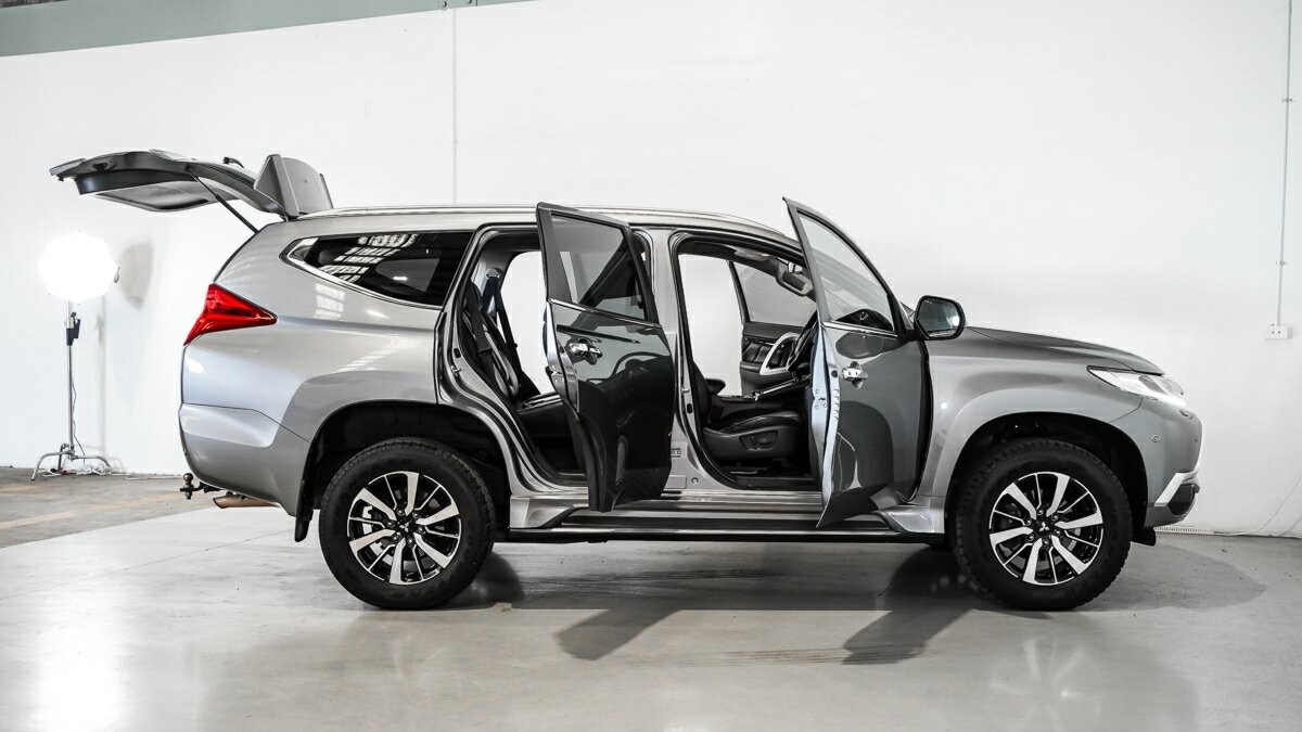 Mitsubishi Pajero Sport image 4