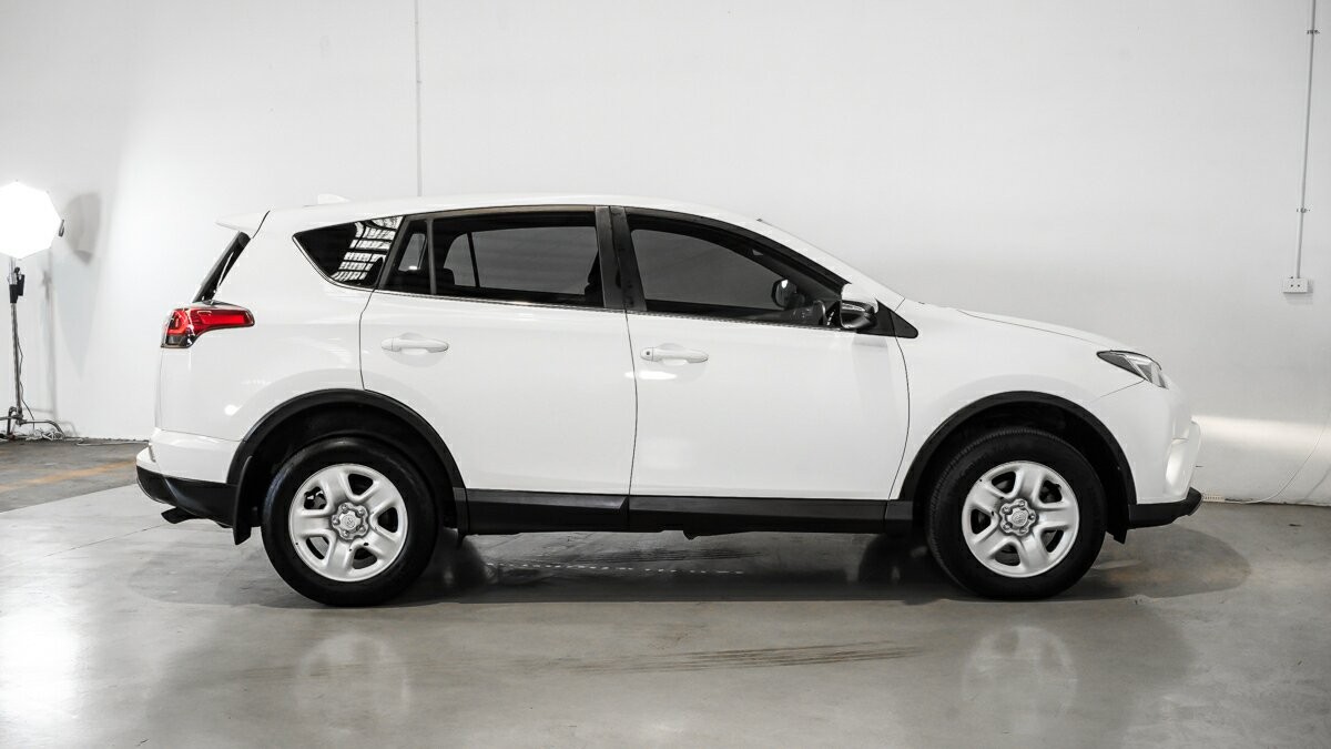 Toyota Rav4 image 3