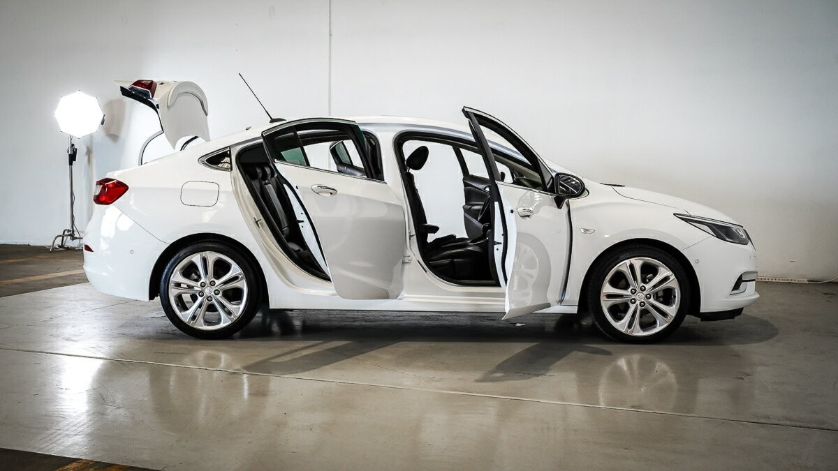 Holden Astra image 4