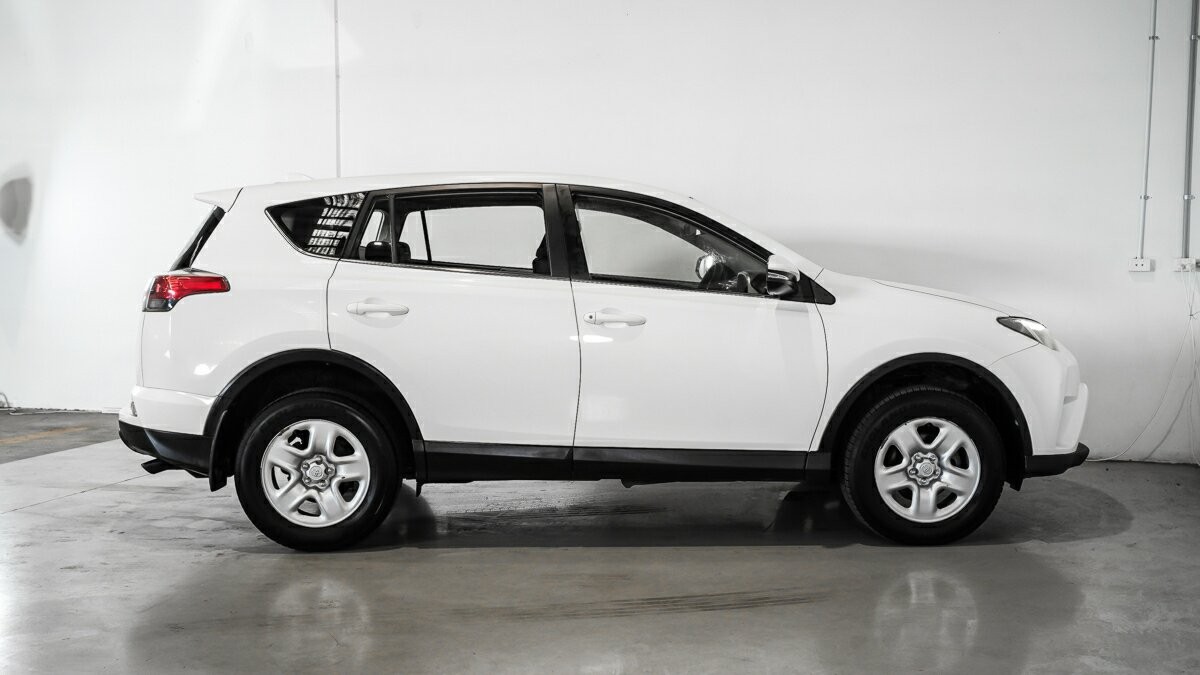Toyota Rav4 image 3