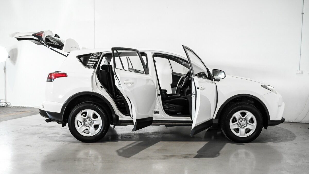 Toyota Rav4 image 4