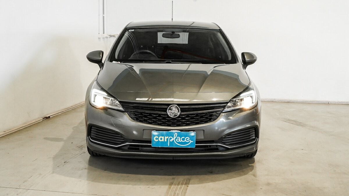 Holden Astra image 2