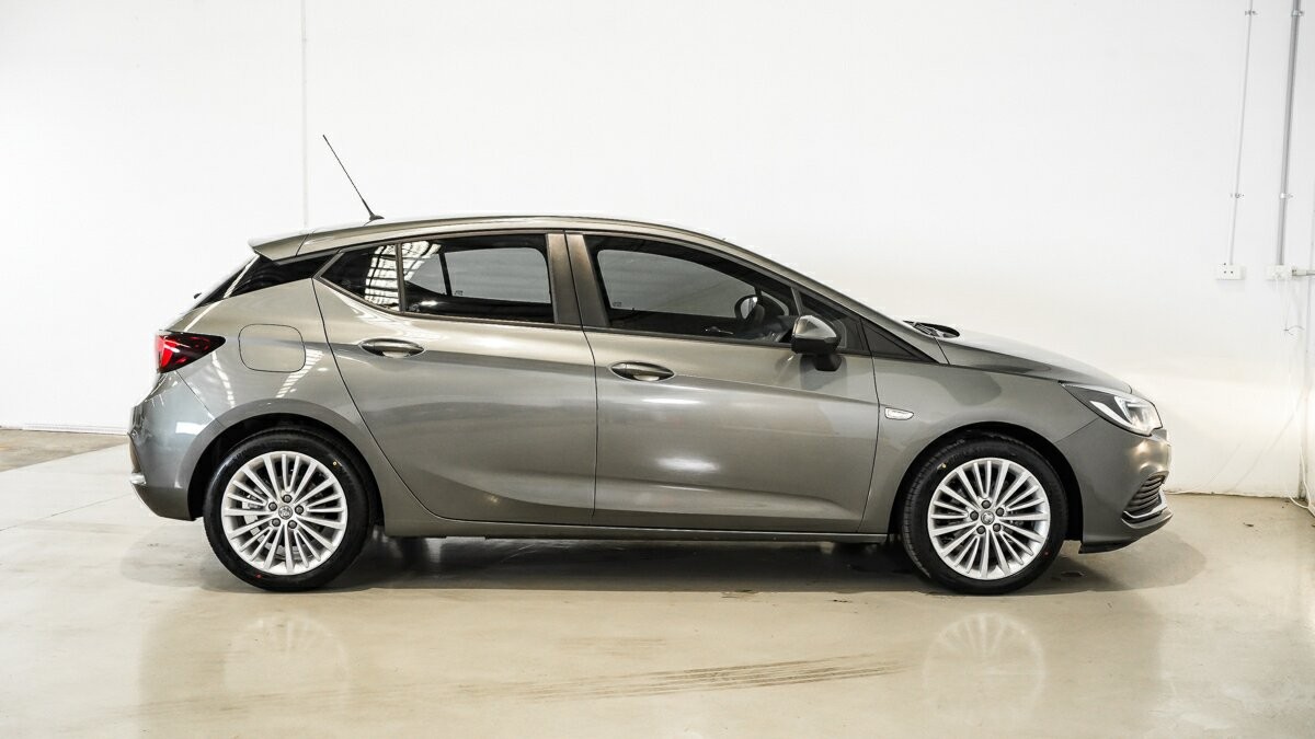 Holden Astra image 3