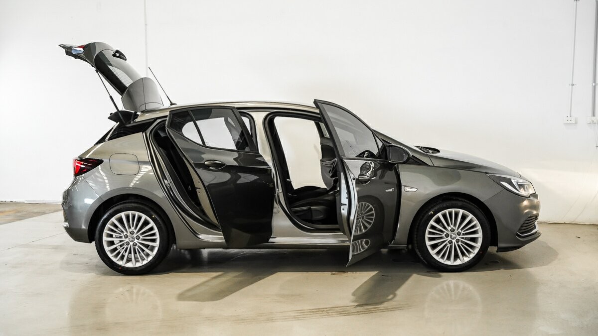 Holden Astra image 4