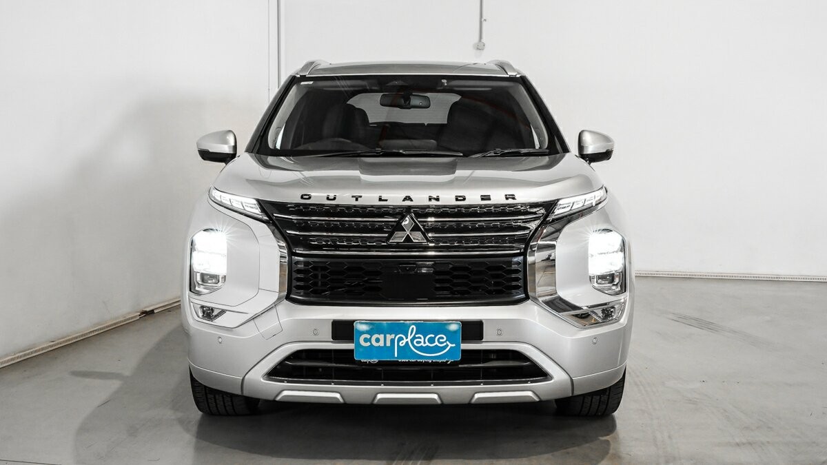 Mitsubishi Outlander image 2