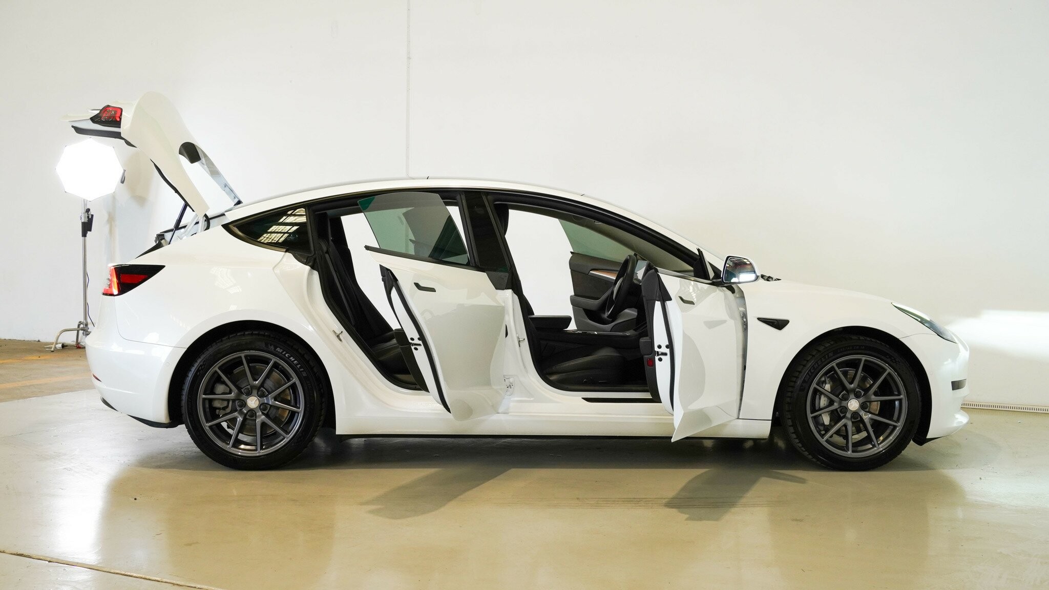 Tesla Model 3 image 4