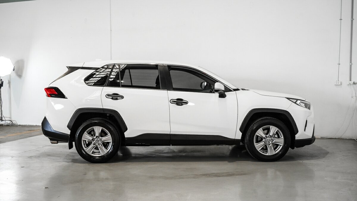 Toyota Rav4 image 3