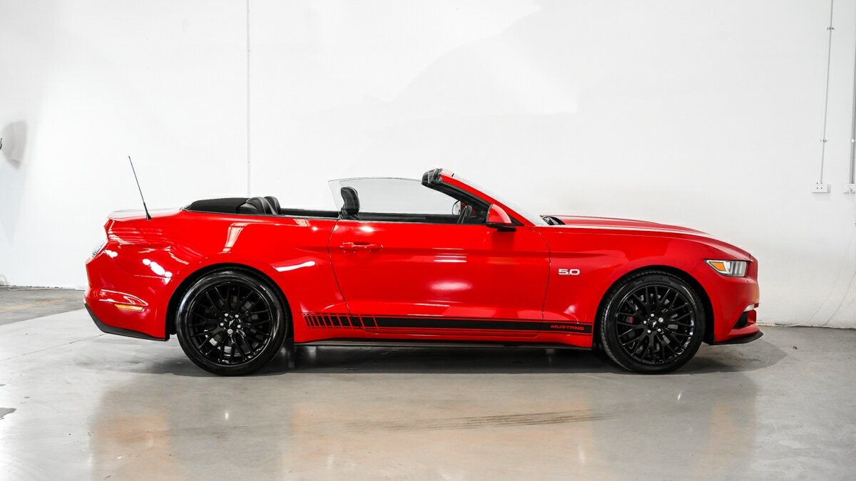 Ford Mustang image 3