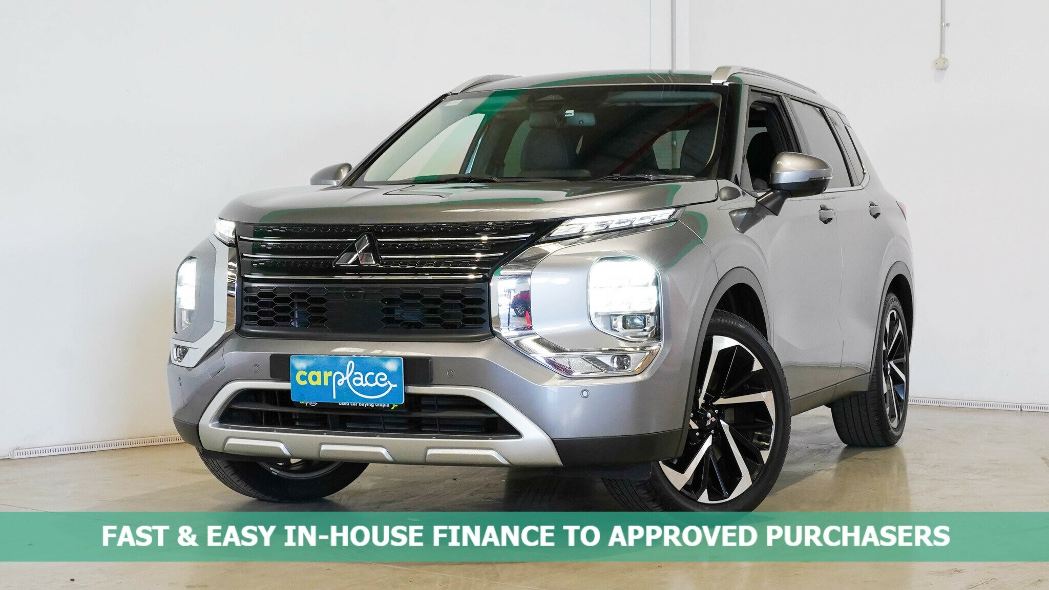 Mitsubishi Outlander image 1