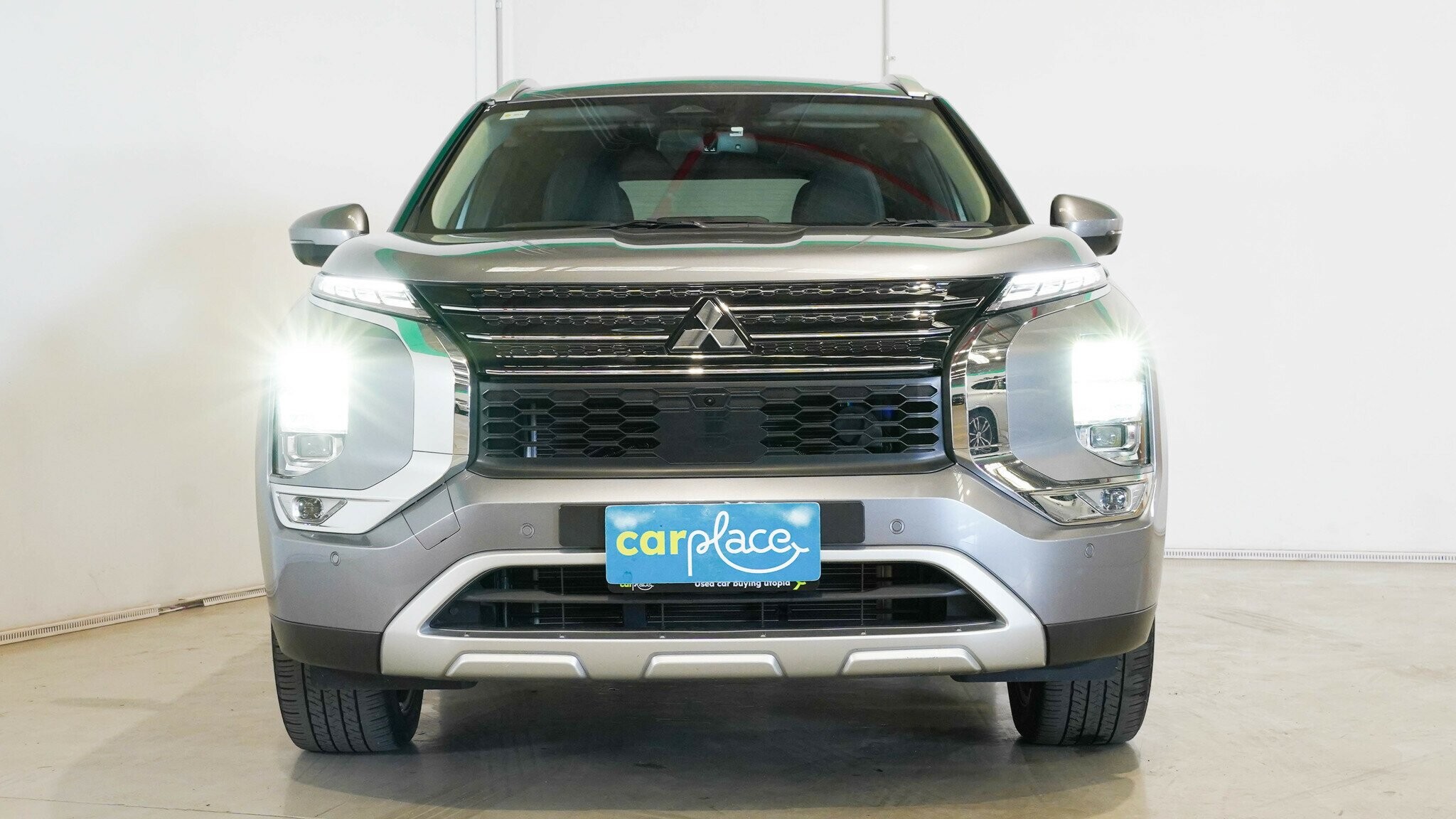 Mitsubishi Outlander image 2