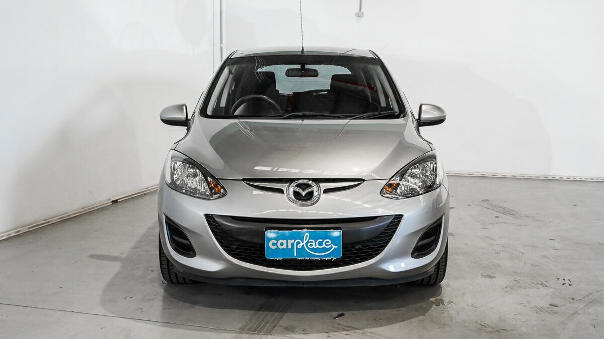 Mazda 2 image 2