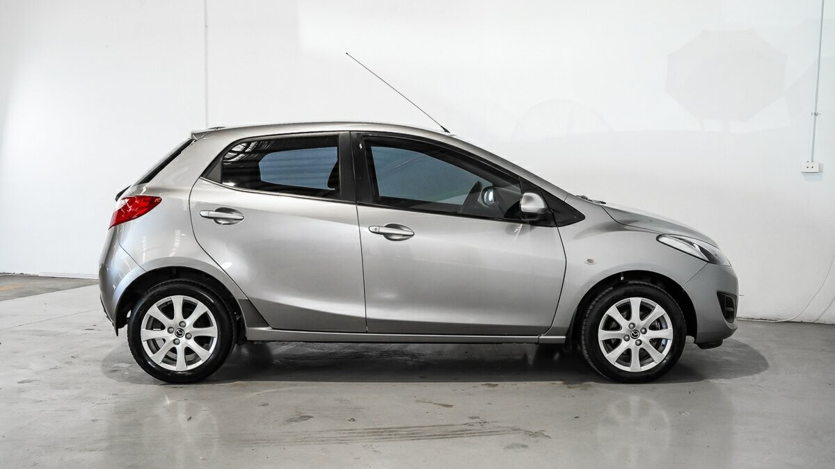 Mazda 2 image 3