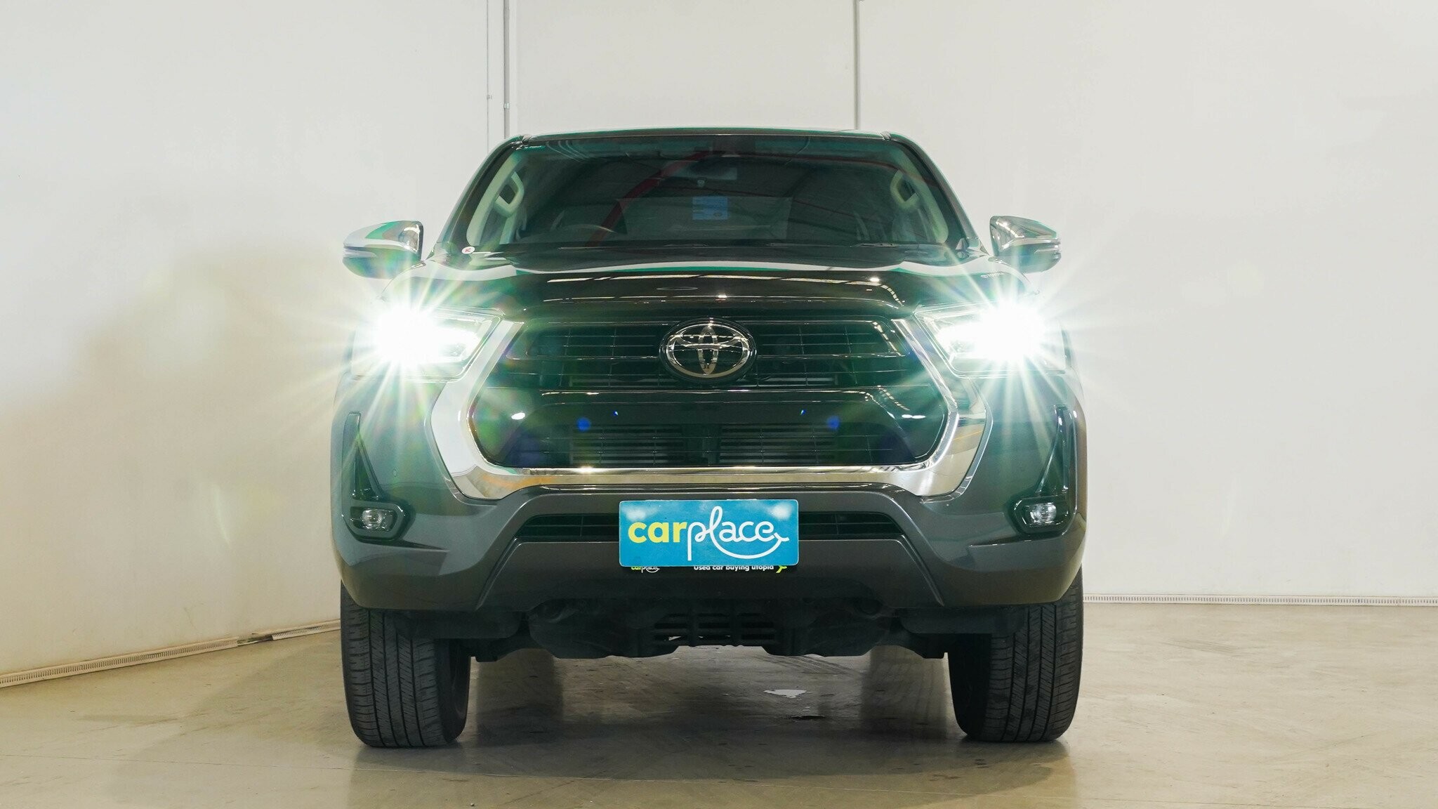 Toyota Hilux image 2