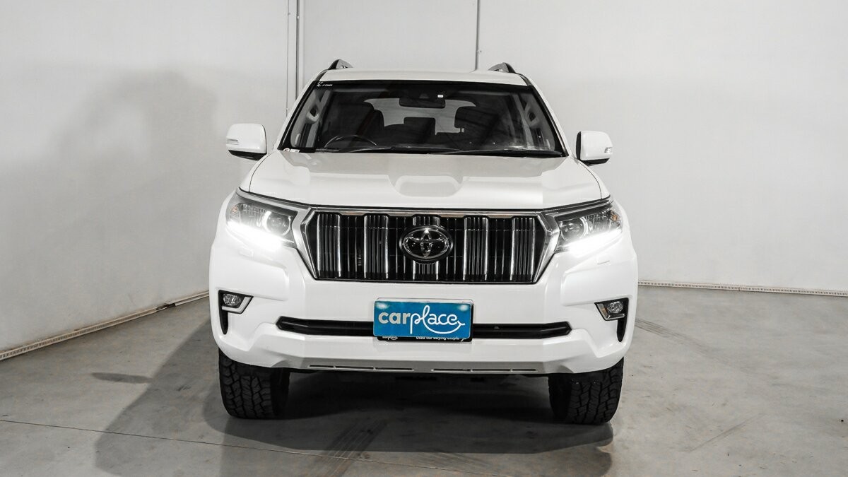 Toyota Landcruiser Prado image 2
