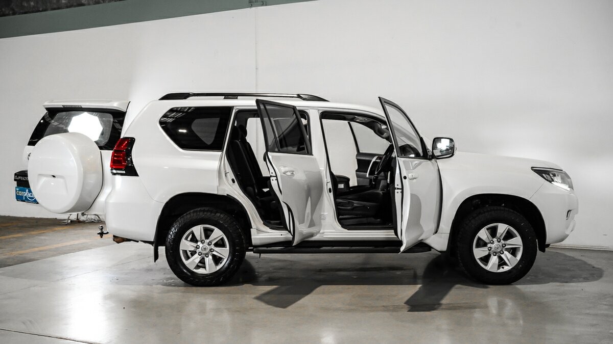 Toyota Landcruiser Prado image 4