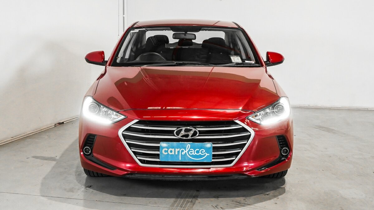 Hyundai Elantra image 2