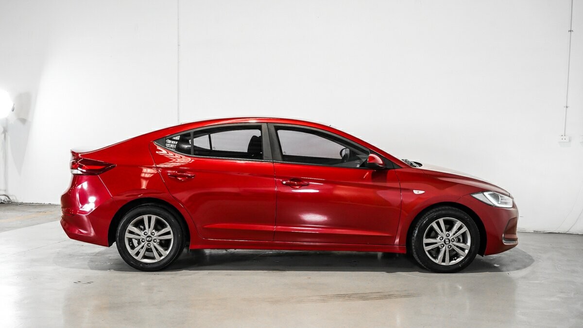 Hyundai Elantra image 3