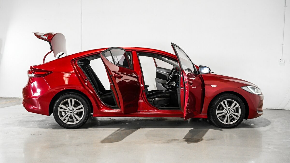 Hyundai Elantra image 4