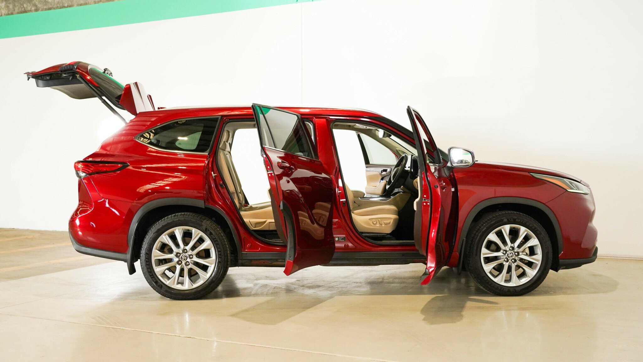 Toyota Kluger image 4