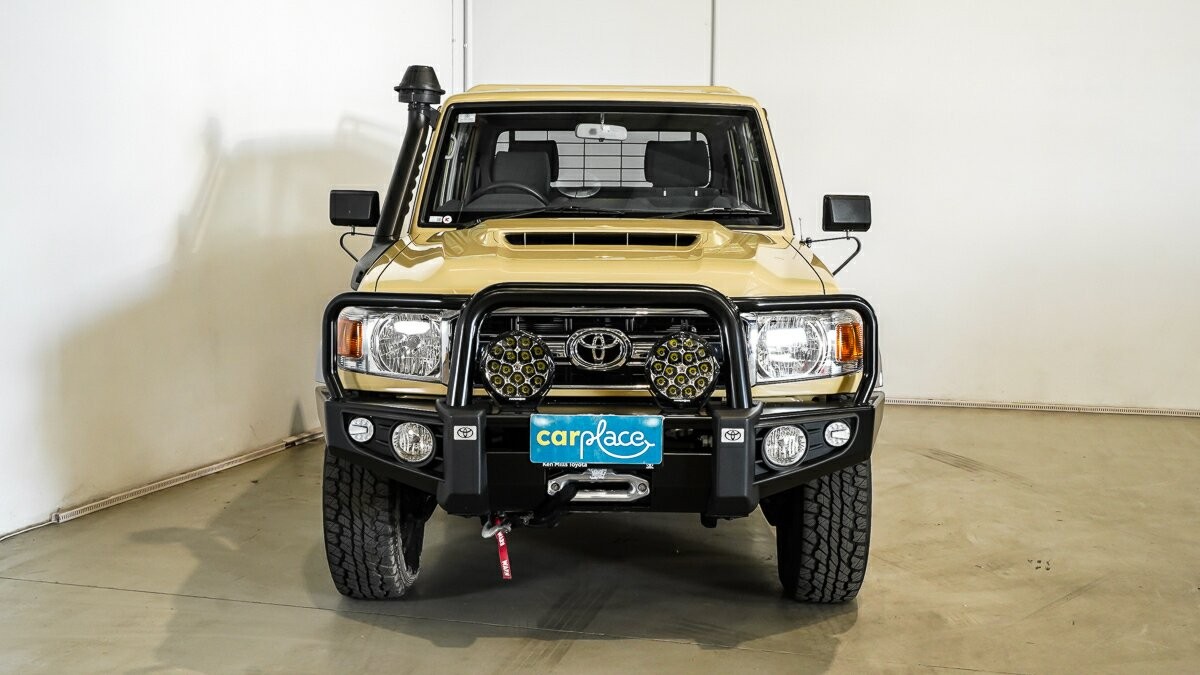 Toyota Landcruiser image 2