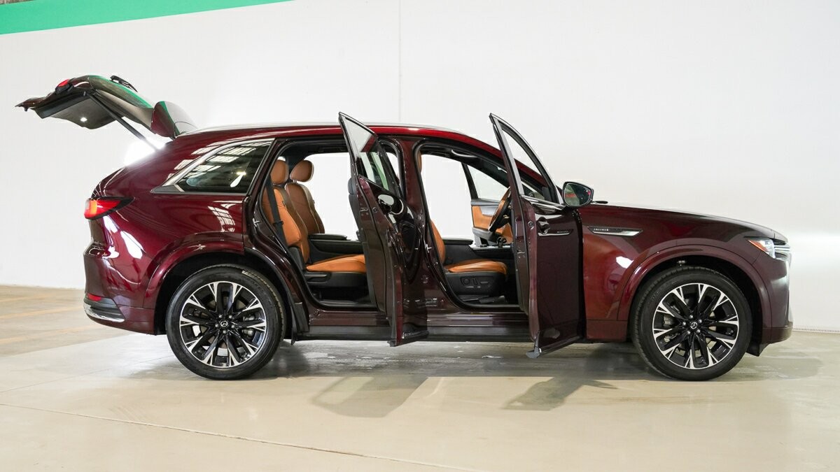 Mazda Cx-90 image 4