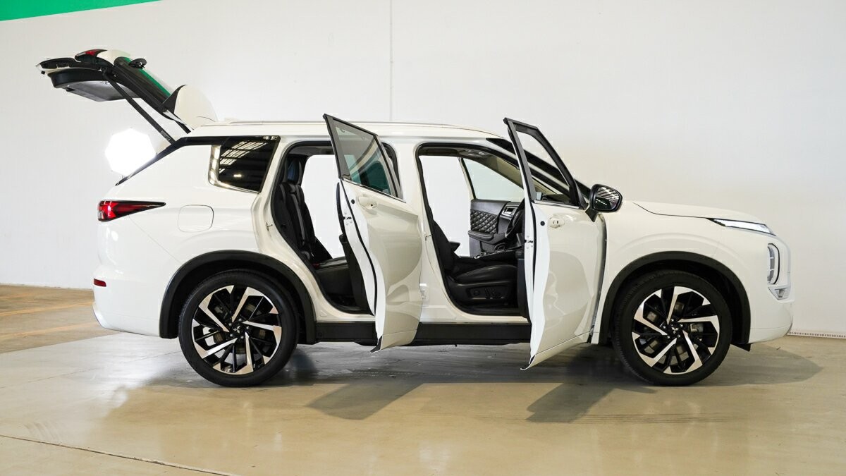 Mitsubishi Outlander image 4