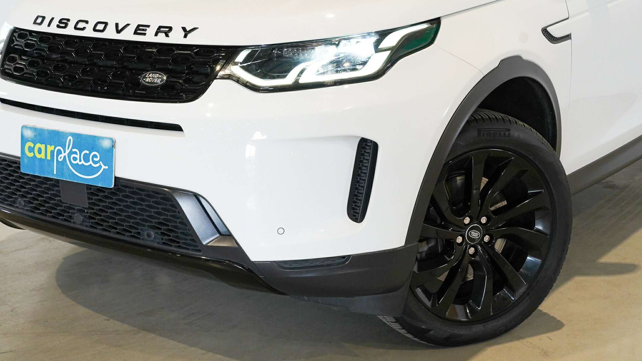 Land Rover Discovery Sport image 2