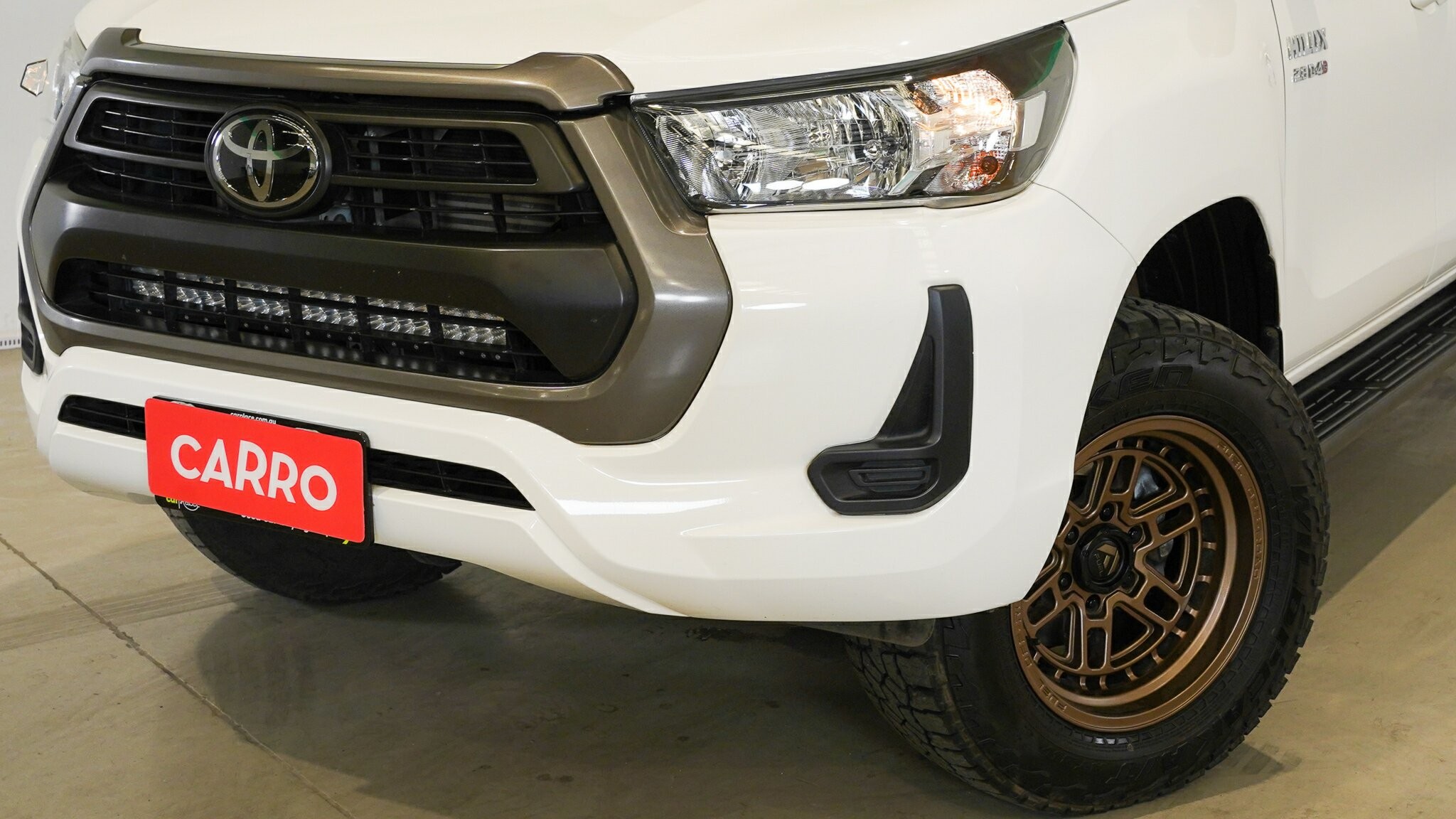 Toyota Hilux image 2