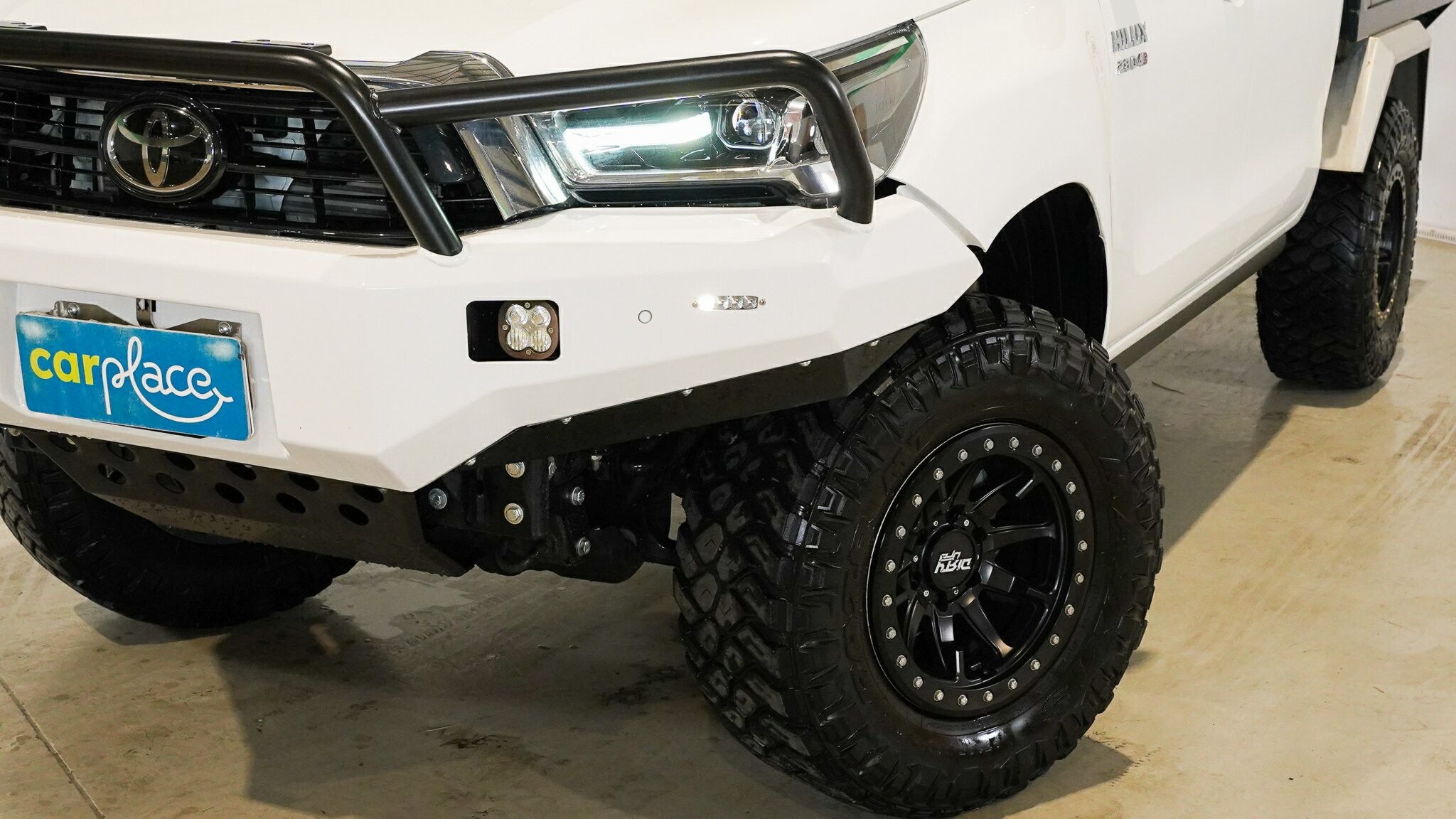 Toyota Hilux image 2