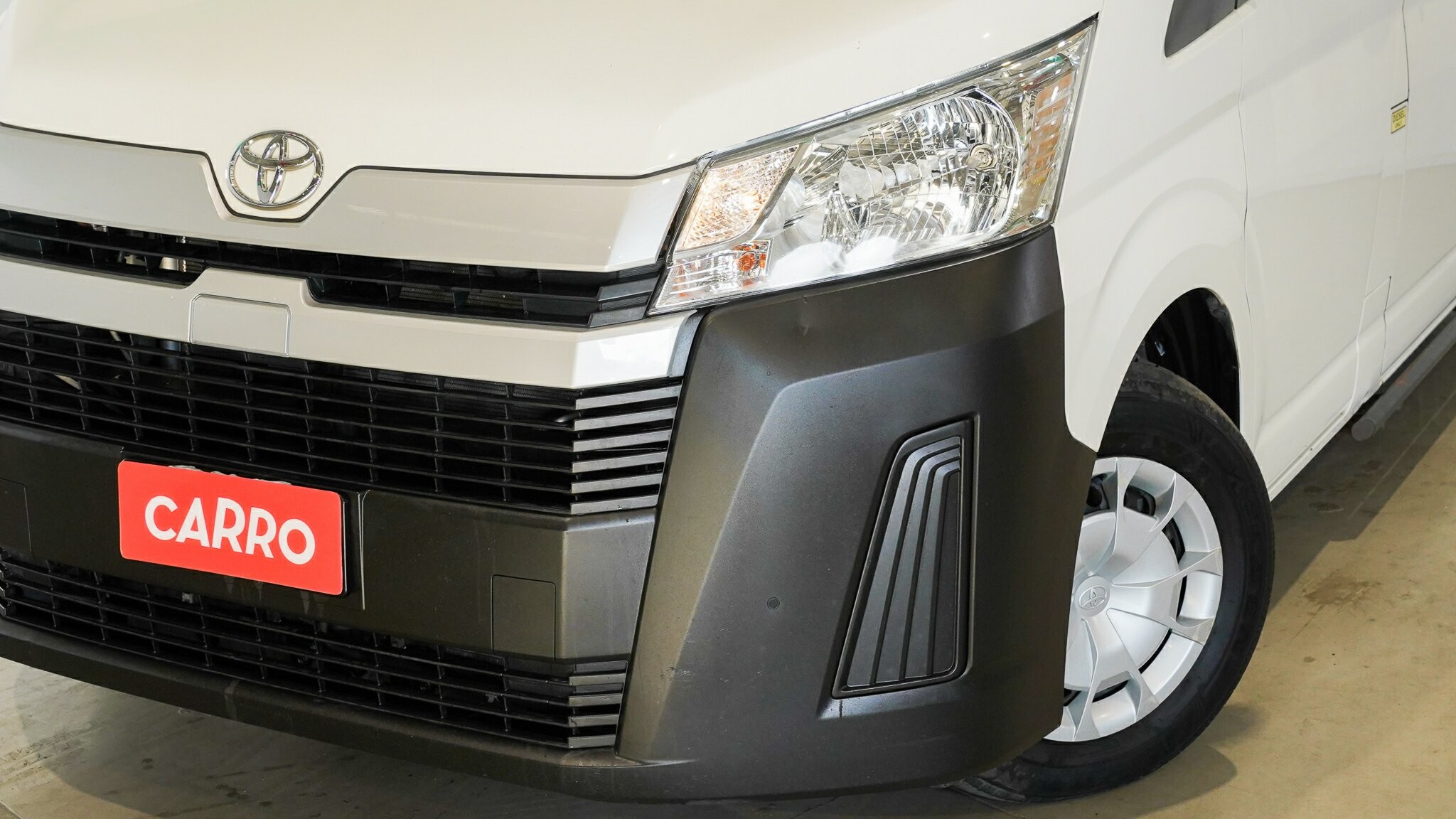 Toyota Hiace image 2