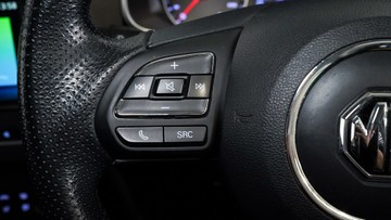 https://vehicle-cdn.autoleague.cloud/34110_1209013_15.jpg