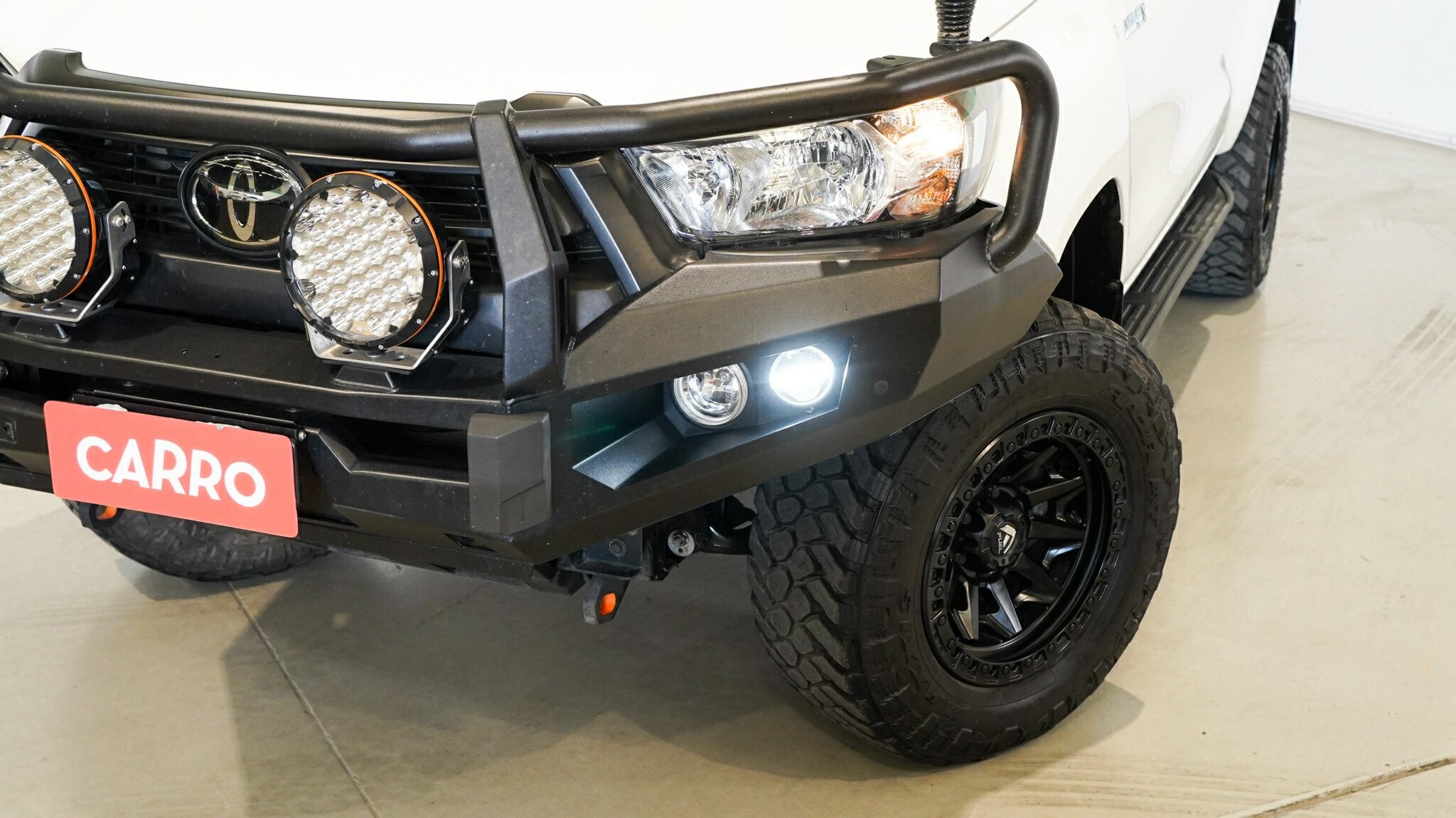 Toyota Hilux image 2