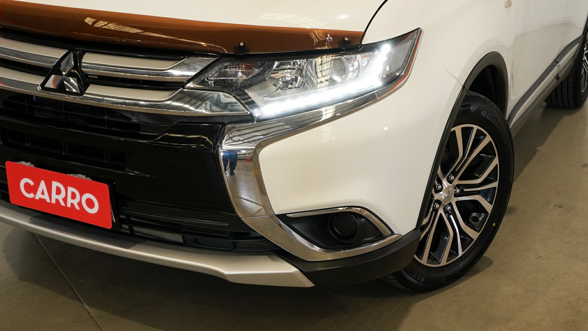 Mitsubishi Outlander image 2