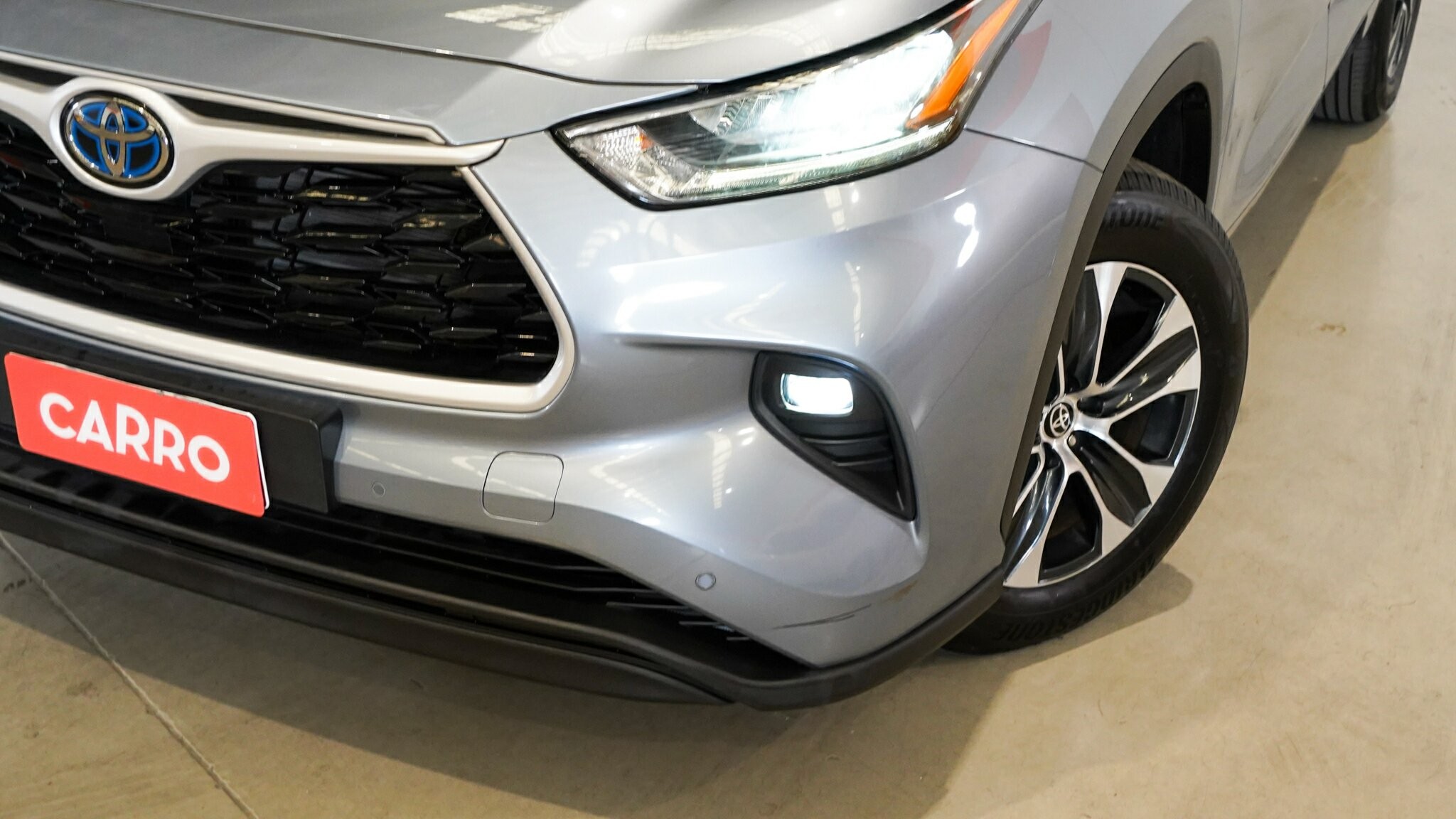 Toyota Kluger image 2