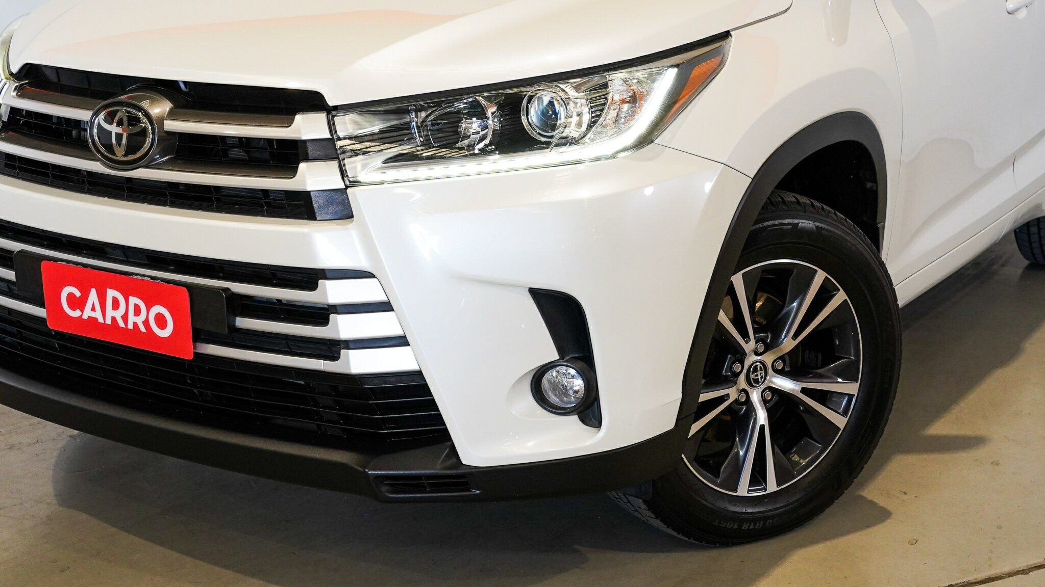 Toyota Kluger image 2