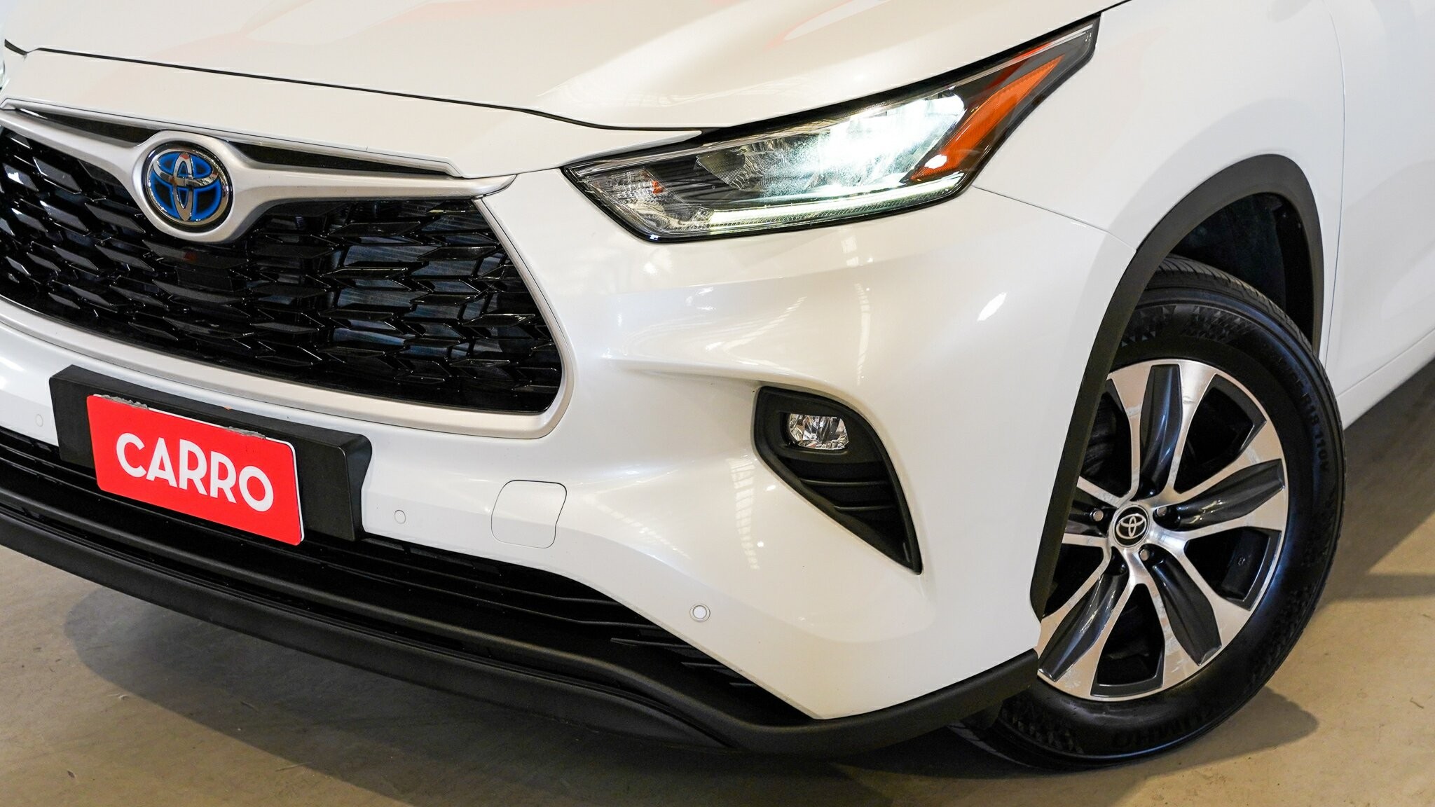 Toyota Kluger image 2