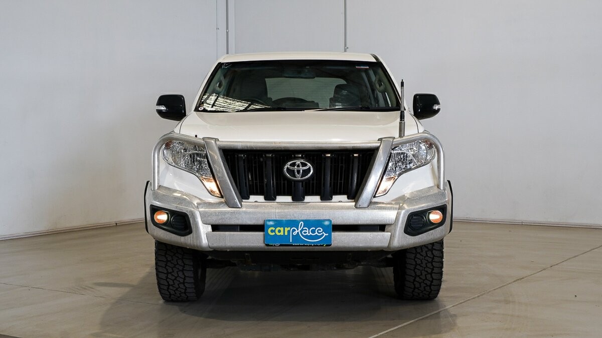 Toyota Landcruiser Prado image 2