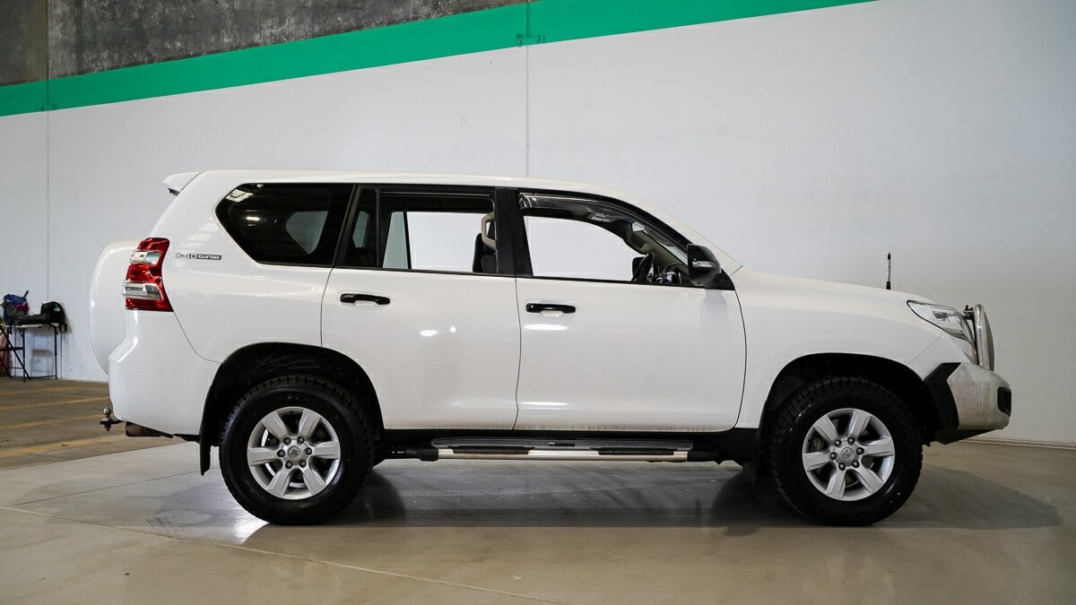 Toyota Landcruiser Prado image 3