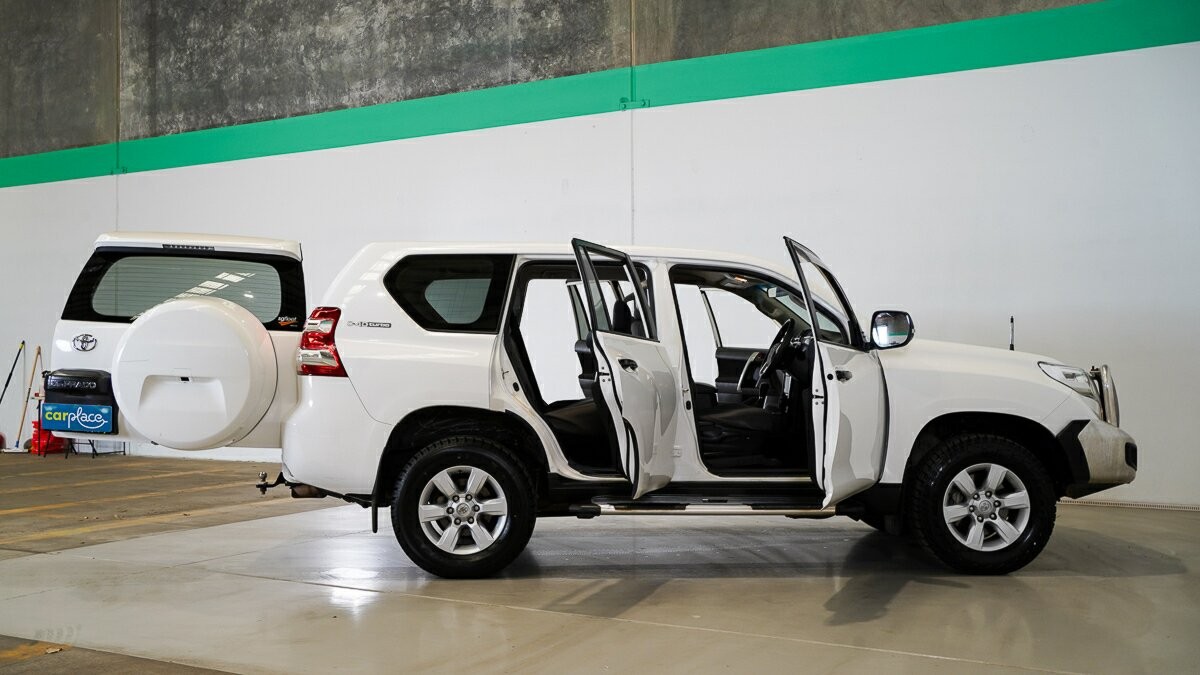 Toyota Landcruiser Prado image 4
